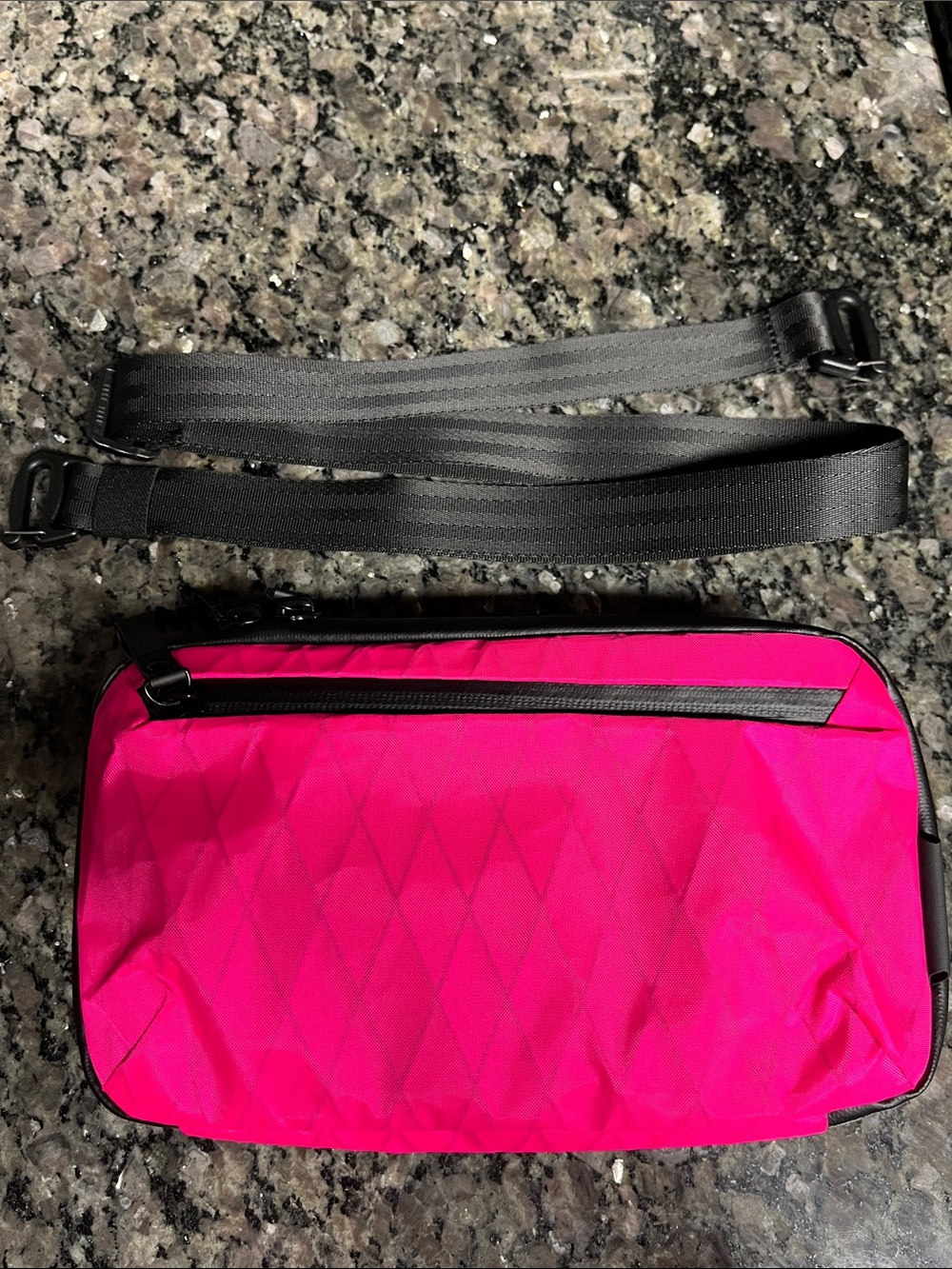 NWOT ALPAKA Flight Sling